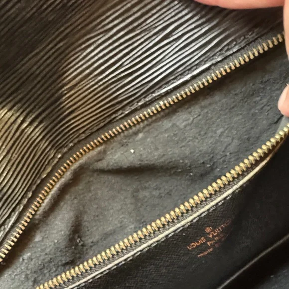 Louis Vuitton Black Epi Leather Sellier Dragonne Clutch Wristlet w/dust bag - Picture 9 of 10